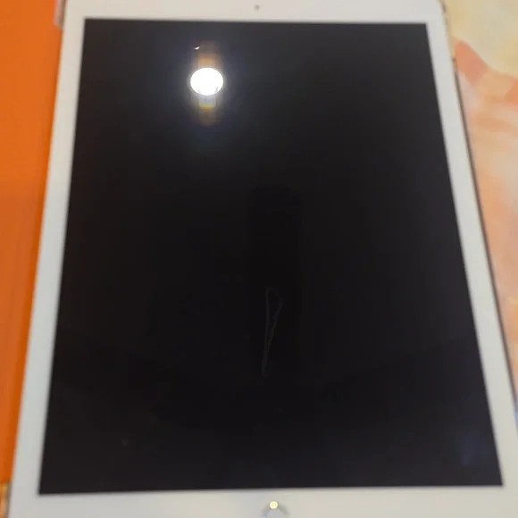 NWOT IPAD PRO 32GB MODEL A1584 With Box And Cover - Picture 3 of 6